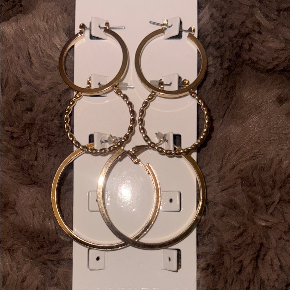 Forever 21 Gold Hoop Earrings Set